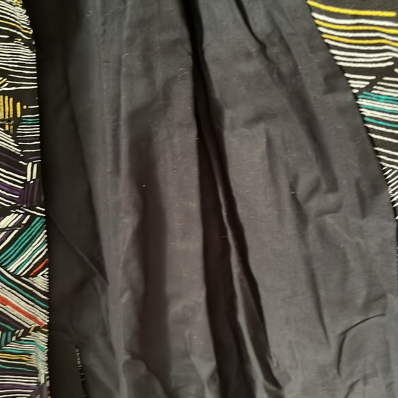 NWOT Luxury Multi-Color Fully Lined Trench Coat With Belt. Size (M). - Picture 9 of 10